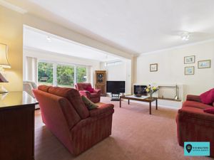 Sitting Room- click for photo gallery